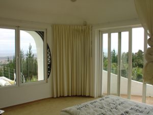 hoofdslaapkamer met uitzicht