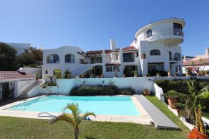 House and Swimmingpool