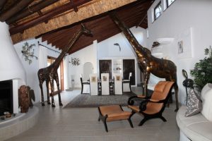 Open plan living to diningroom